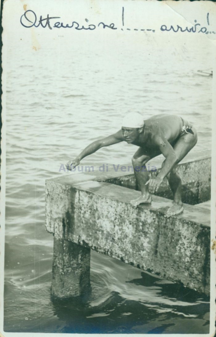 Giorgio Salvadori about to take a dive from the Passoni pool, 1942. Album di Venezia